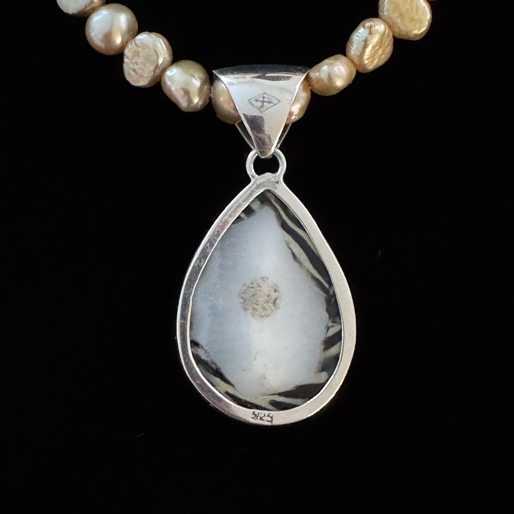 NWOT Freshwater Pearl Necklace with Faux Geode Pendant - Picture 8 of 9